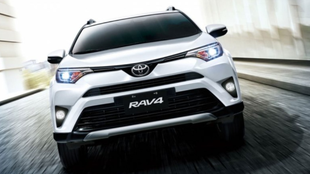 有網友表示自己開rav4,但小孩容易暈車。(圖/翻攝自 Toyota)
