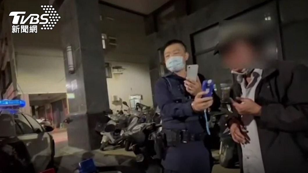 老翁聽到要重罰18萬立馬配合。(圖/TVBS)