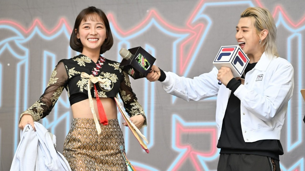 籃籃(左)與嘻小瓜出席活動。(圖/品牌提供)