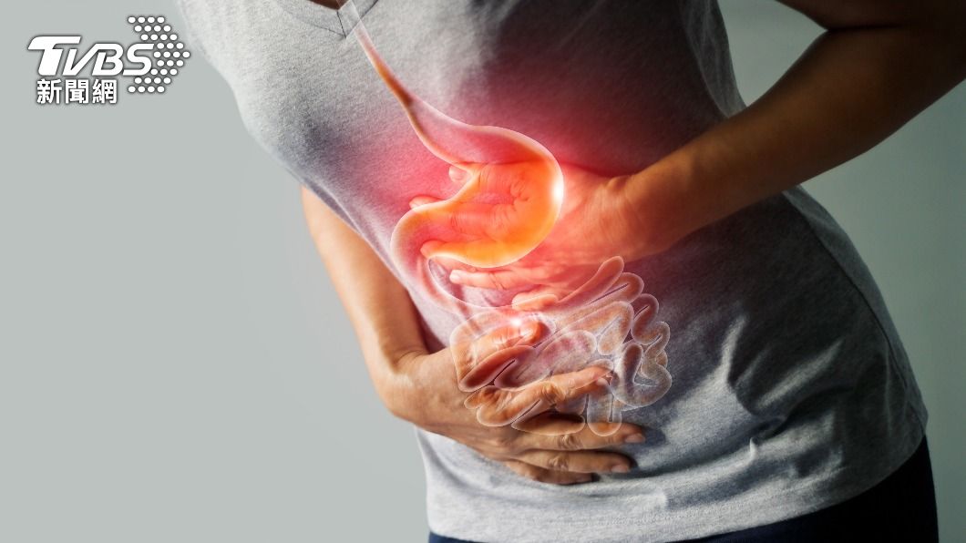 醫師表示心臟下端不舒服,初期的疼痛感會類似胃痛。(示意圖/shutterstock達志影像)