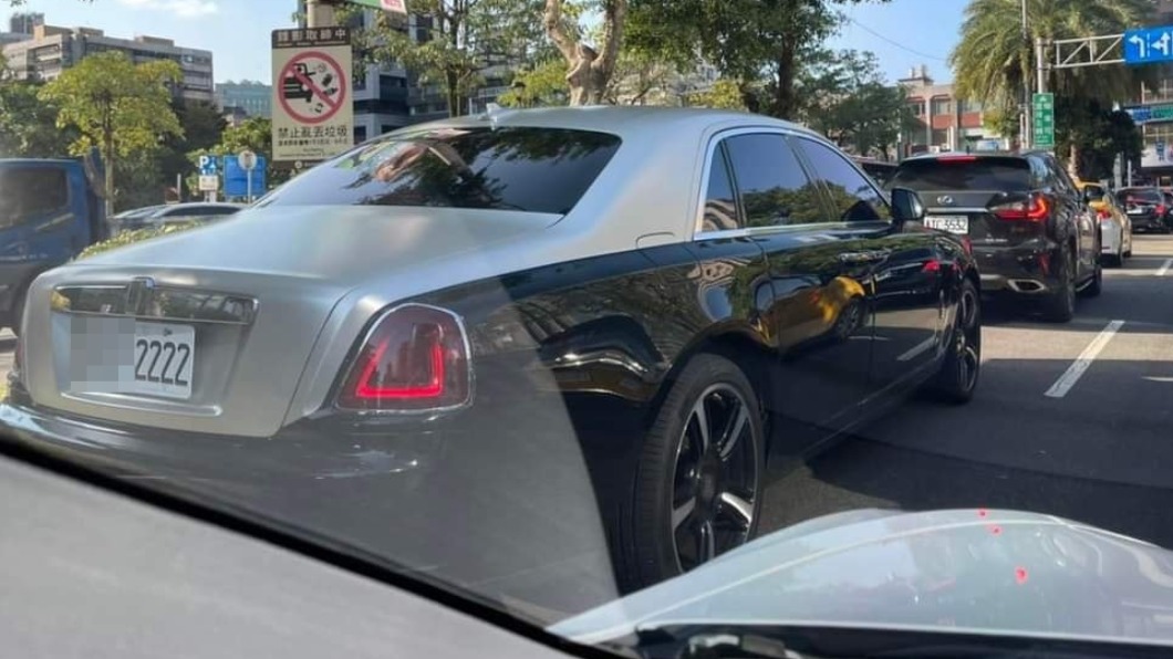 千萬移動豪宅!網一看車牌「2222」曝車主身分:惹不起