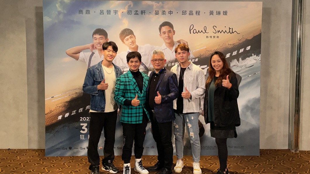 左起炫晨、呂嘉興、杜榮峰、吳信翰、金愛荃參加電影首映會。(圖/呂嘉興提供)