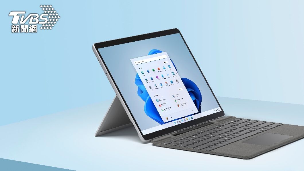 Surface Pro 8 共有白金、石墨黑2色可供選擇。(圖/微軟提供)