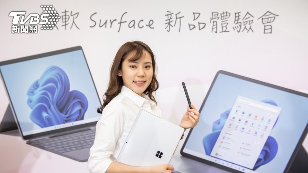 Surface Slim Pen 2 吸附於Surface Laptop Studio自動充電。(圖/TVBS)