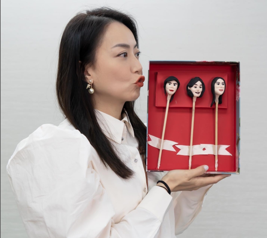 網友紛紛大讚Mani保養得宜,美貌與智慧兼具。(圖/翻攝自manifokfok IG)