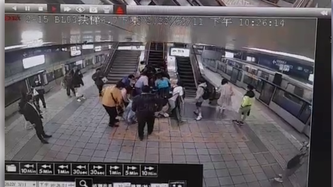 畫面曝光!北捷手扶梯「倒退嚕」 30人慘摔成一團