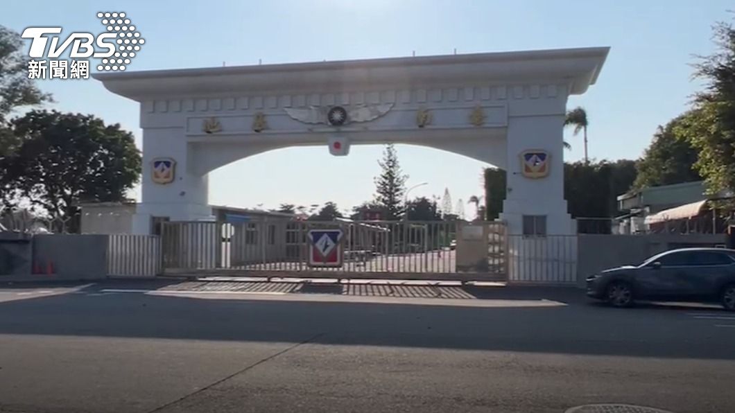 與幻象同時間出事！台南空軍基地IDF卡跑道　軍方證實