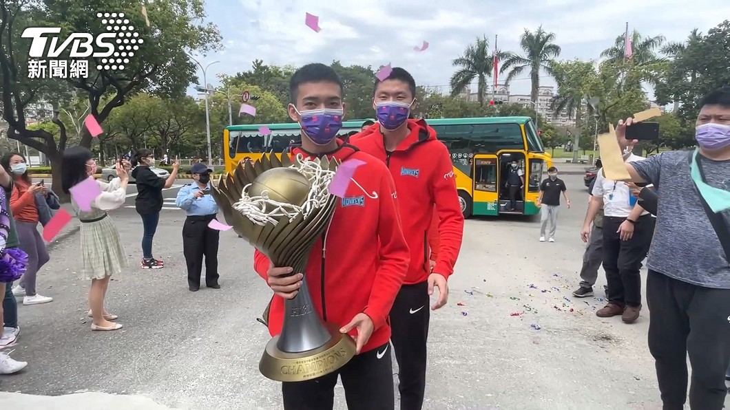 新竹市首度HBL奪冠!MVP陳將双風光返校