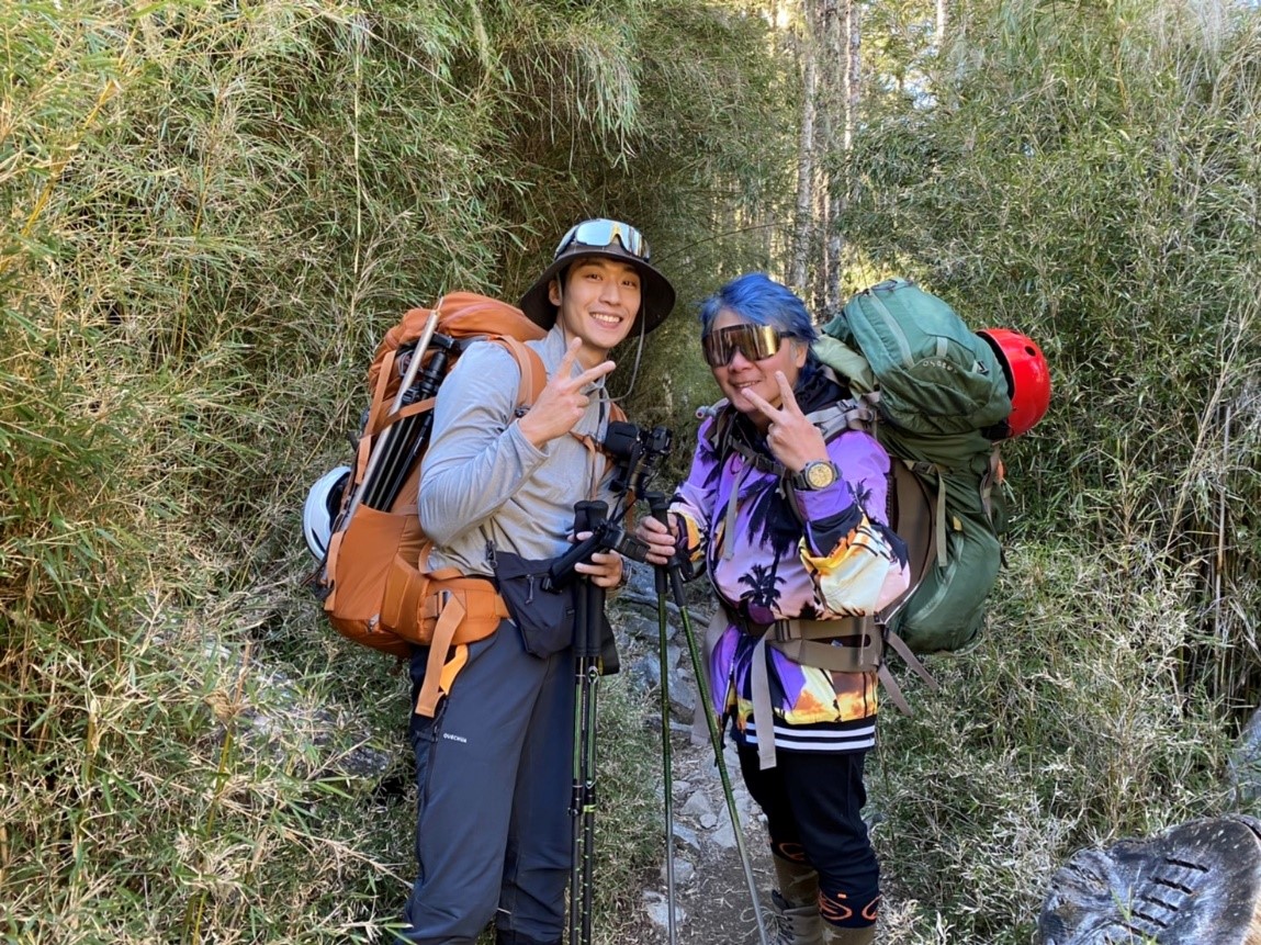 卞慶華（左）在攻頂雪山時巧遇王仁甫（右）。（圖／經紀人提供）