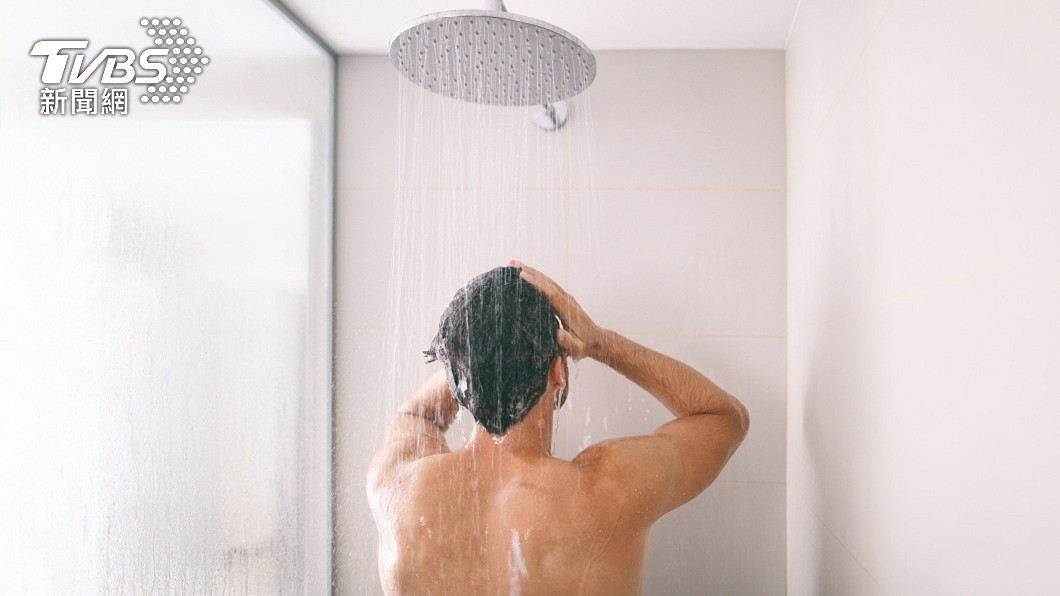 大馬一名男子日前在自家浴室洗澡時突然倒地昏迷。(示意圖/shutterstock達志影像)