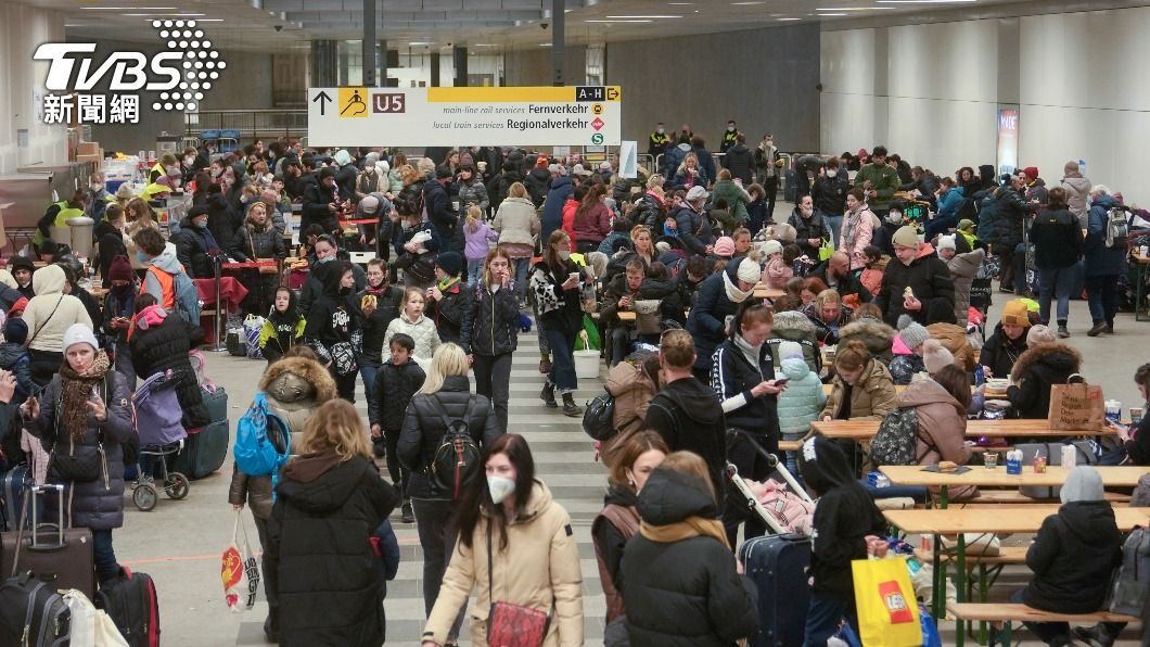 烏克蘭難民逃往西歐!柏林成重要轉運站 萬人湧入車站