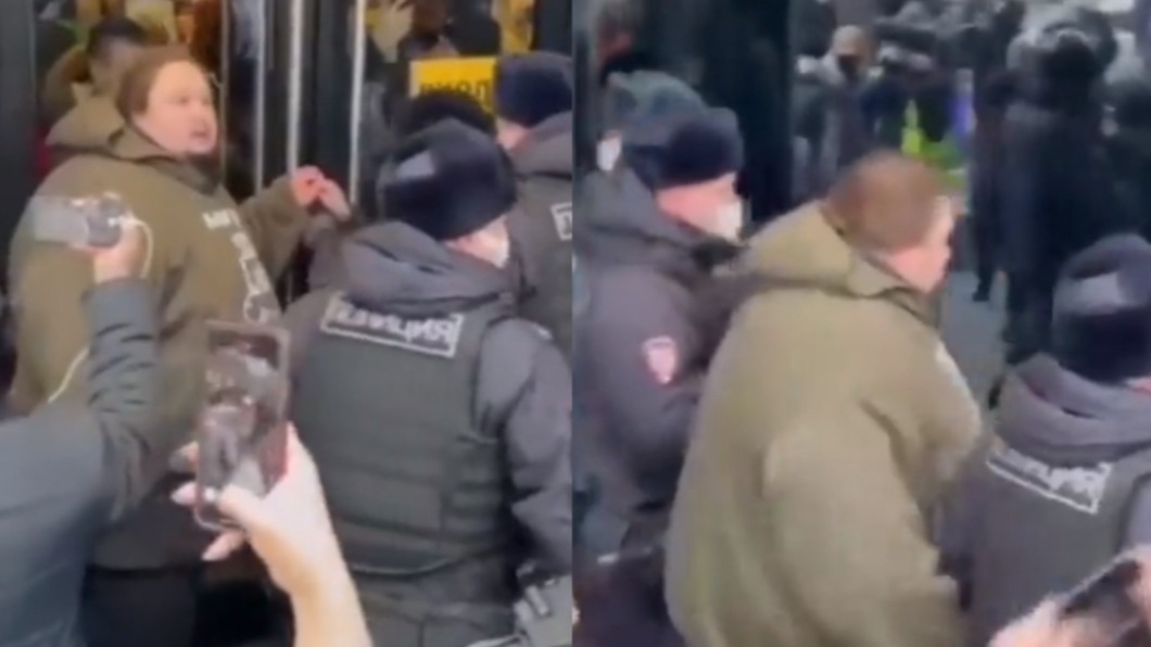 警方到現場後和他僵持了一下,隨後將人帶走。(圖/翻攝自推特)
