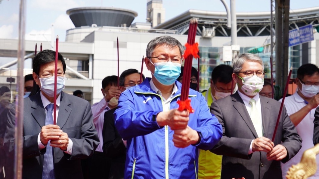 內政部政次花敬群與台北市長柯文哲今天一同出席「國家生技研究園區聯外道路工程」祈福動土典禮，並分別受訪。（圖／台北市政府提供）