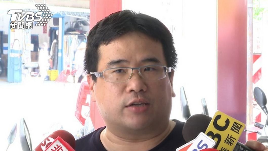 警察「兼差」球評被罰20萬 石明謹不幹了:提早退休