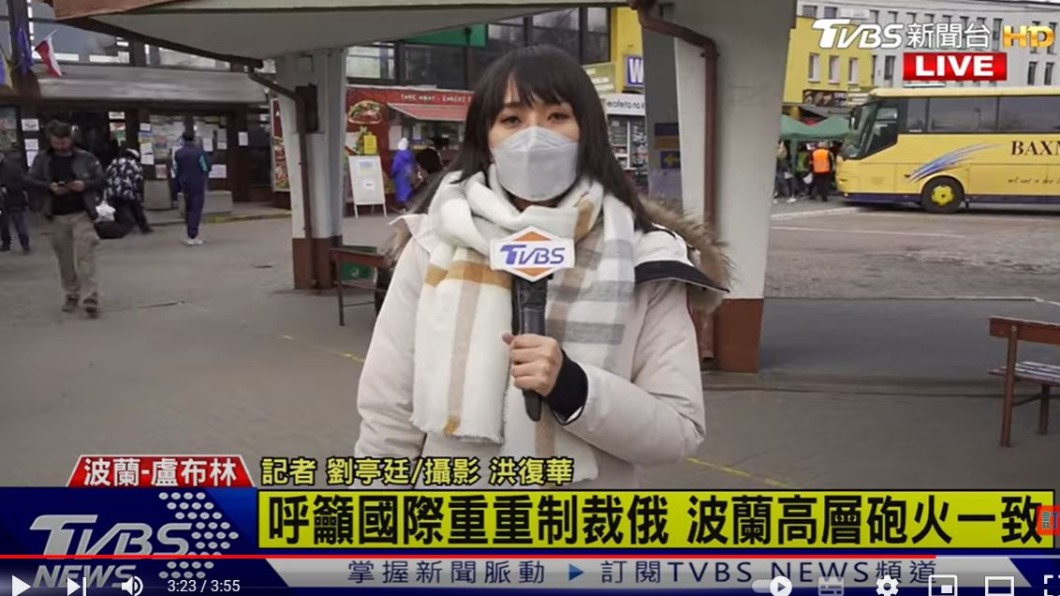 不少烏克蘭難民搭乘客運來到盧布林。（圖／TVBS）