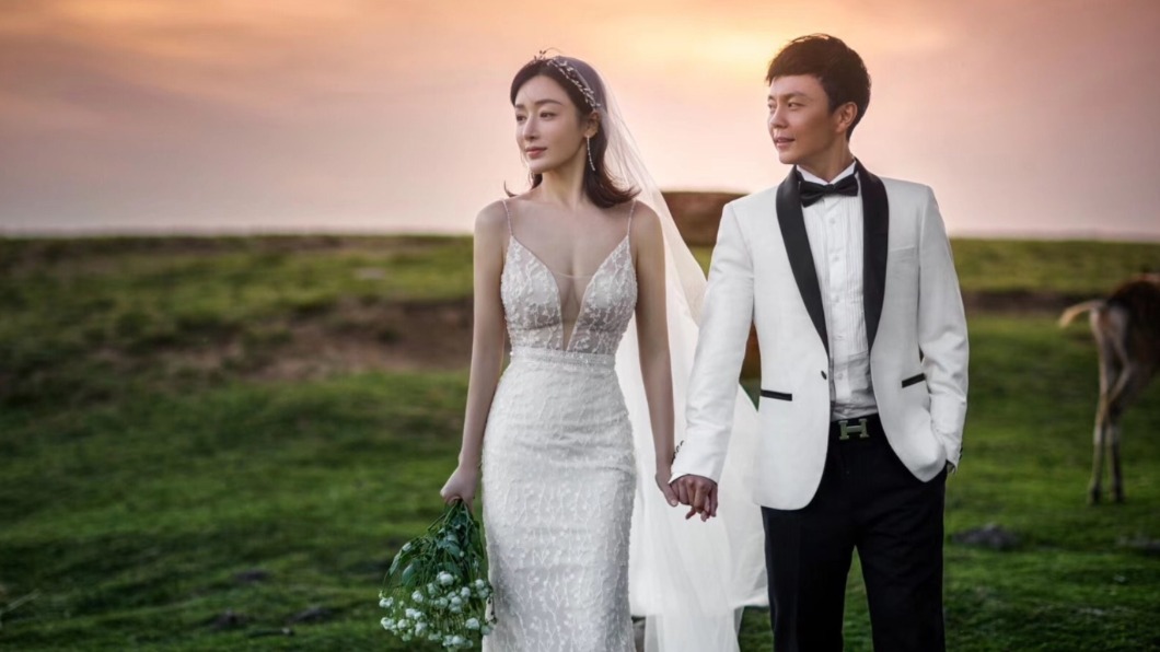 謝苗事業發展不俗,更娶得女星何彥霓為妻,二人育有一女。(圖/翻攝自何彥霓微博)