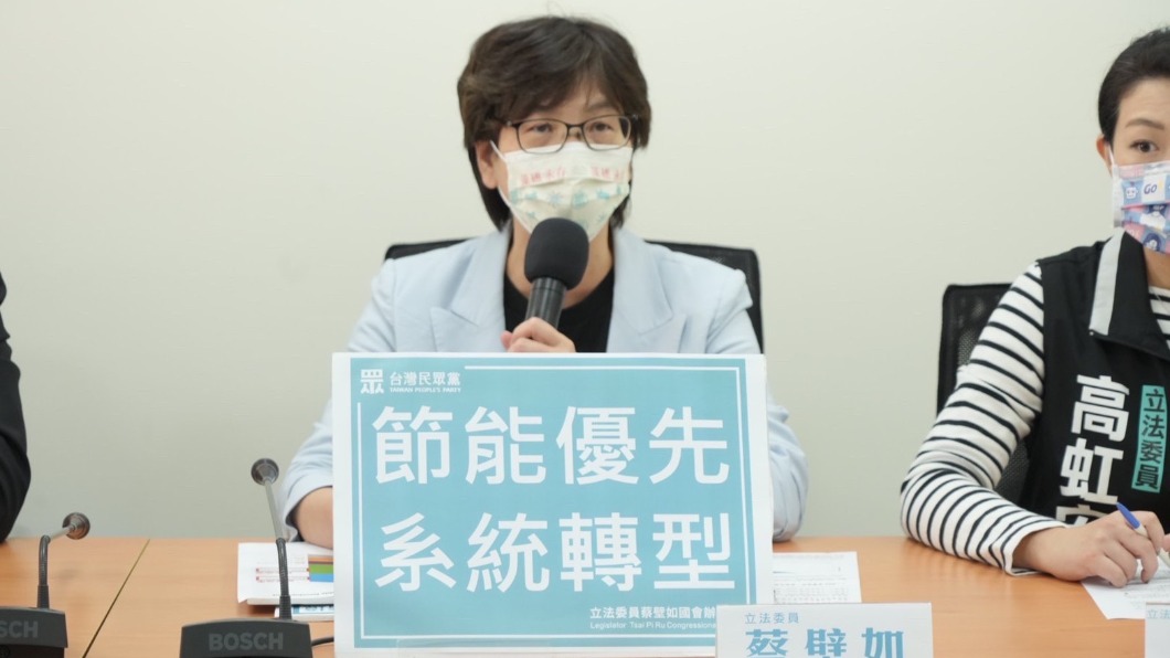 對於綠營爆料柯文哲透過蔡壁如找商界人士吃飯要錢，「我也很想排，但我不知道我的商界朋友在哪」。（圖／民眾黨團提供）