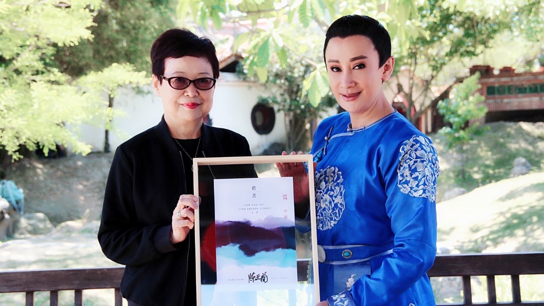 陳亞蘭（右）與故宮前院長馮明珠。（圖／欣湉國際提供）