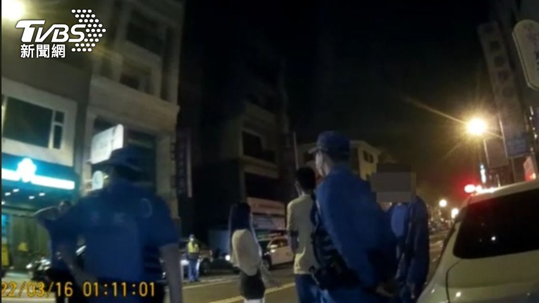 警方到場發現竟是慶生環節。(圖/TVBS)