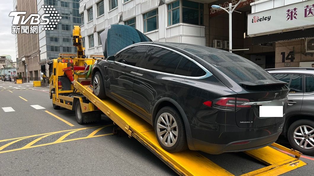 特斯拉表示持續在替車主做維修和更換。(圖/自救會提供)