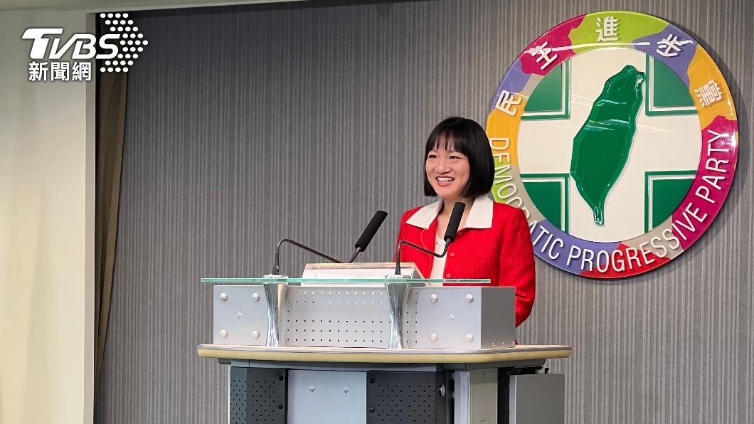 民進黨發言人謝佩芬進行會後轉述。(圖/TVBS)