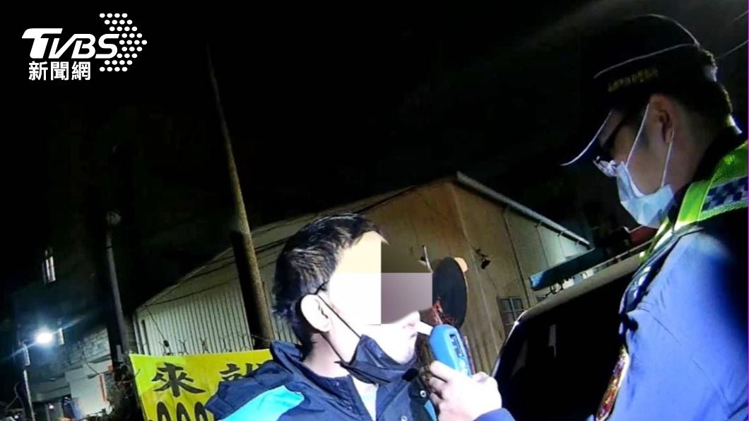 歸剛欸!男酒精成癮復發豪飲高粱 騎車被攔頻裝「尿遁」