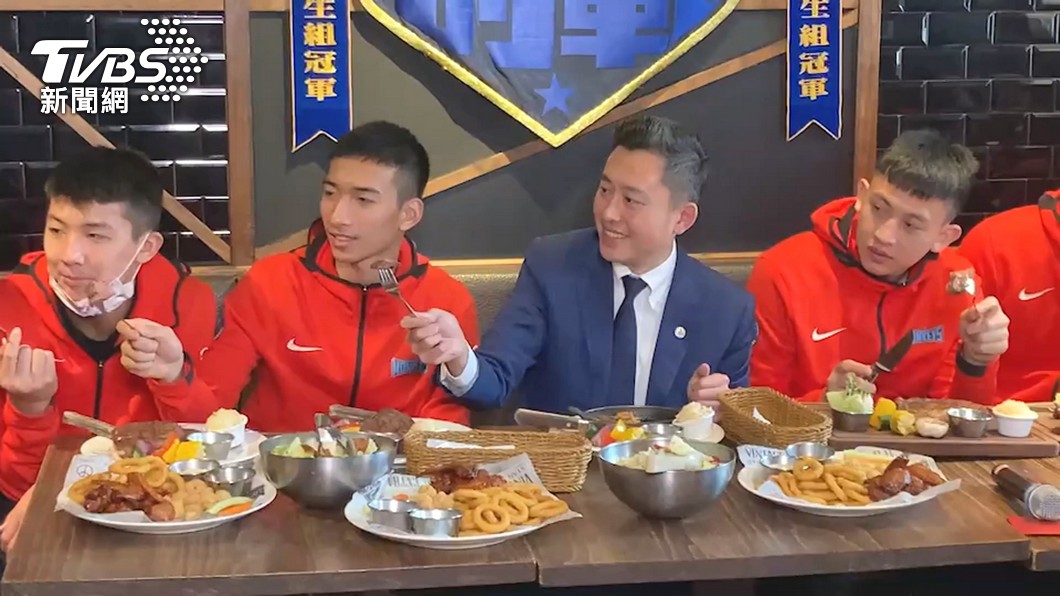 光復高中HBL奪首冠! 林智堅請吃牛排