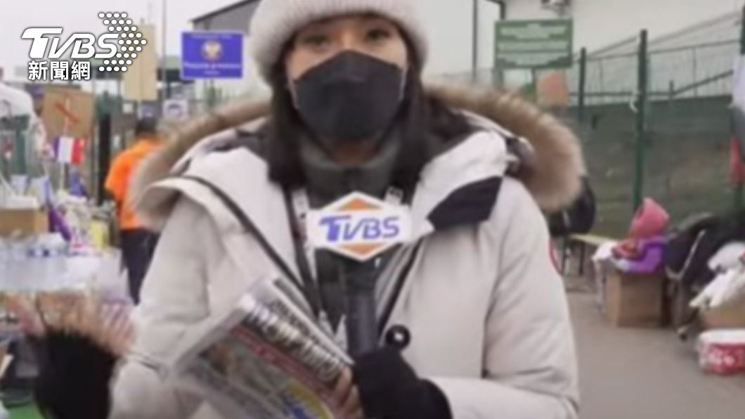 人道組織也在柵欄後方設綿延10公里的愛心帳篷。(圖/TVBS)