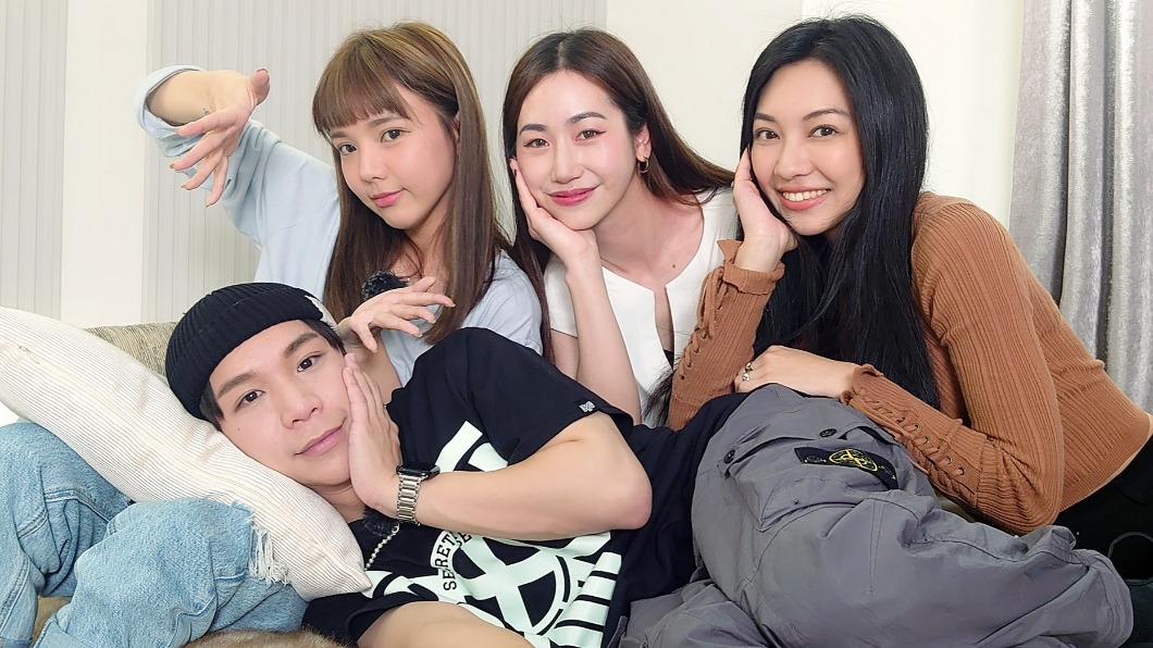 派翠克飯店尬3女星畫面曝光 「手持女性內衣」現場遭抓包