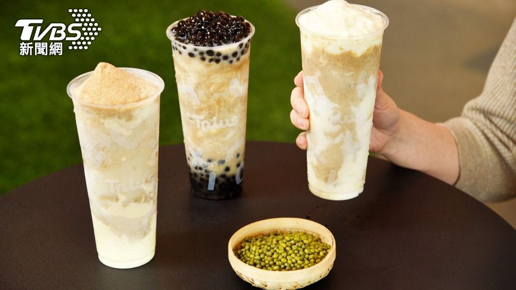 「繼光香香雞x Tplus茶加聯名店」即日起也同步推出三款春季限定新品「綠豆好朋友」。(圖/繼光香香雞提供)