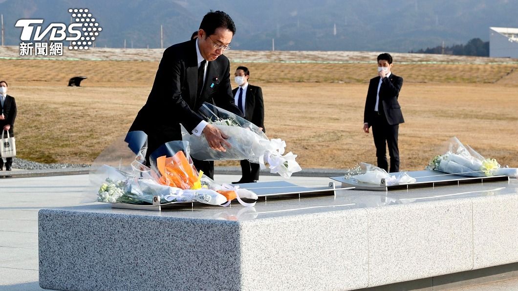 岸田文雄是第一位在3月11日當天拜訪災區的首相。（圖／達志影像美聯社）