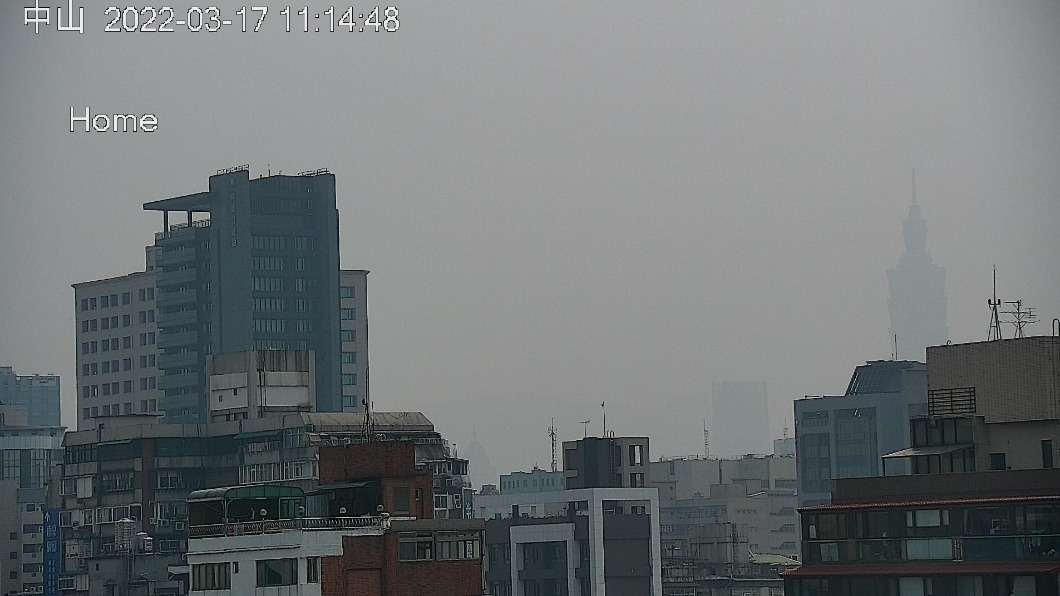中山區呈現霧濛濛一片。(圖/翻攝自環境保護署官網)
