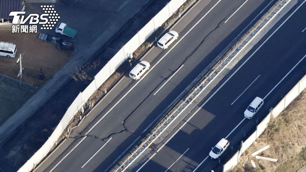 龜裂長達50公尺。(圖/達志影像路透社)