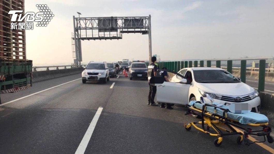 天外飛來橫禍!台88女駕駛遭鐵片爆頭亡 警要追肇事車