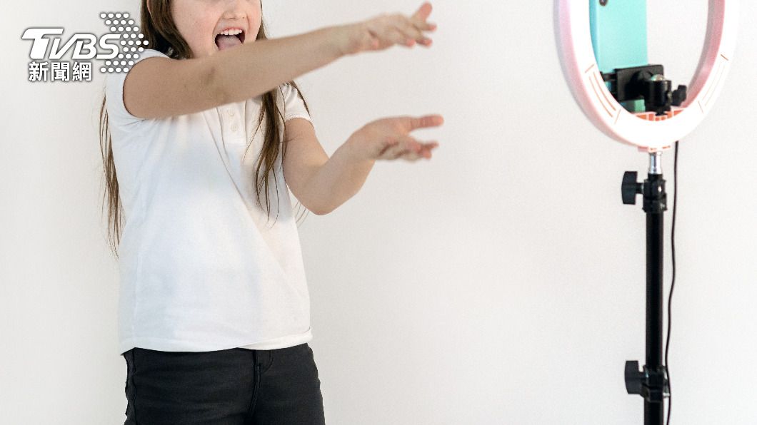 不少青少年會效仿其中的橋段。(示意圖/shutterstock達志影像)