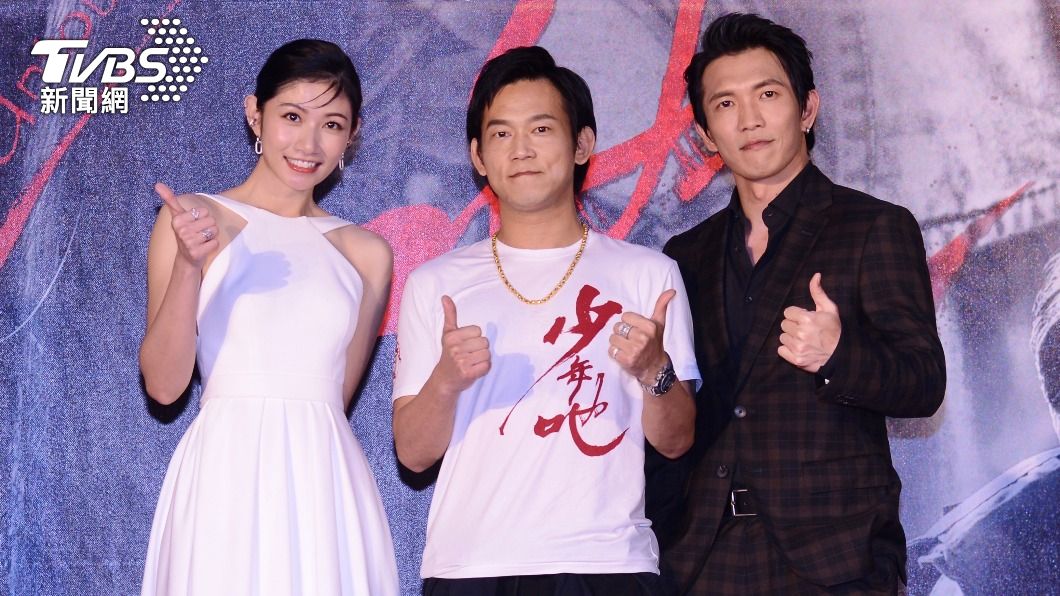 李千那(左)、導演顏正國(中)與黃尚禾(右)一同出席電影《少年吔》首映會。(圖/許方正攝)