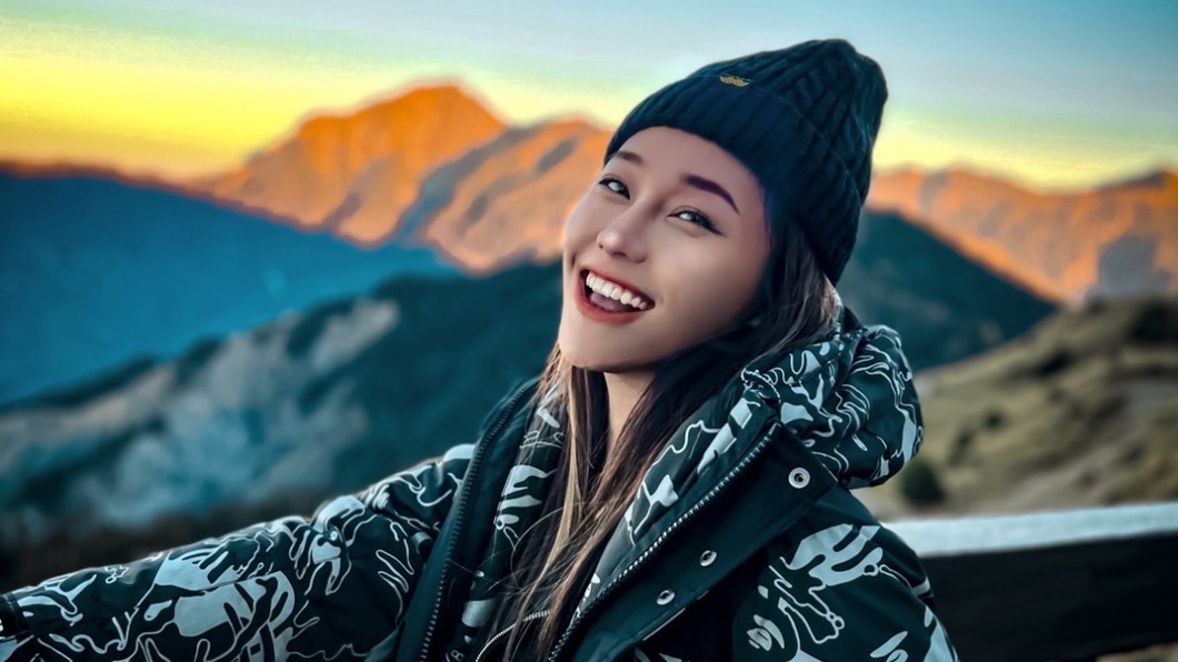 壓力太大!女星「碗公蓋頭猛敲」療癒身心 登雪山圓夢