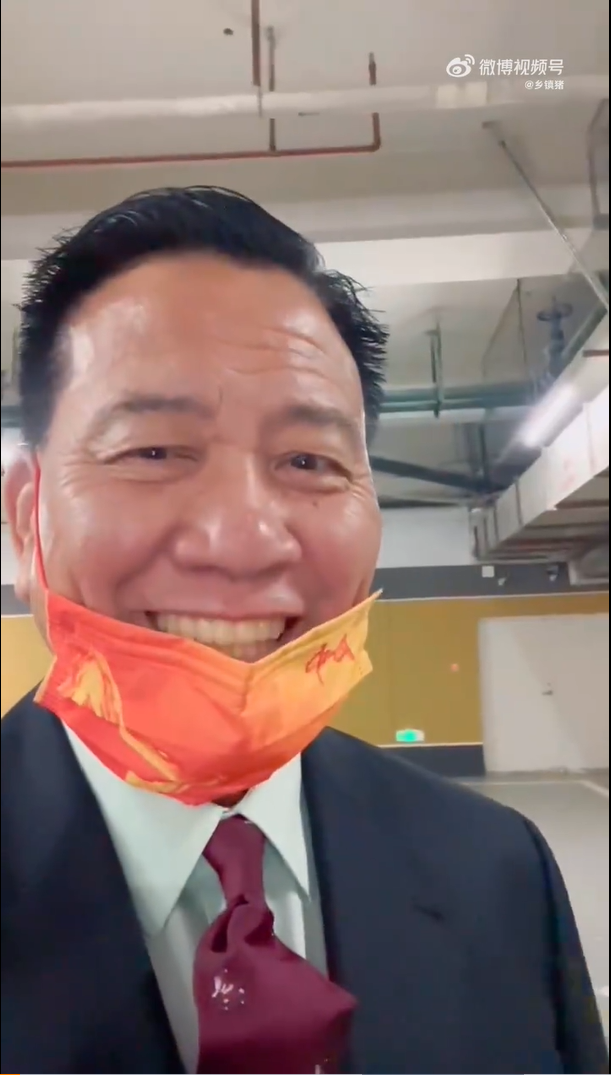 萬梓良繼續自拍記錄。(圖/翻攝自微博)