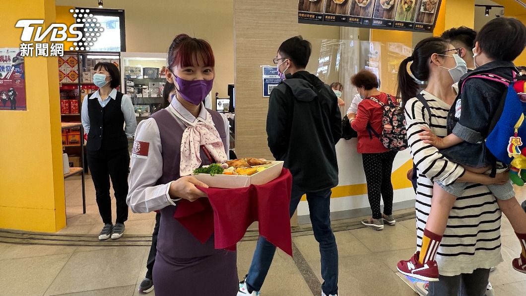烹飪方式復刻日本當地家常菜餚「炊飯」。（圖／台鐵提供）