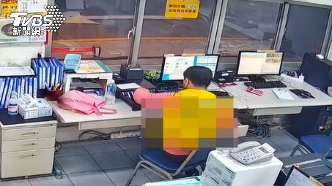 偷走管理室內現金。（圖／TVBS）