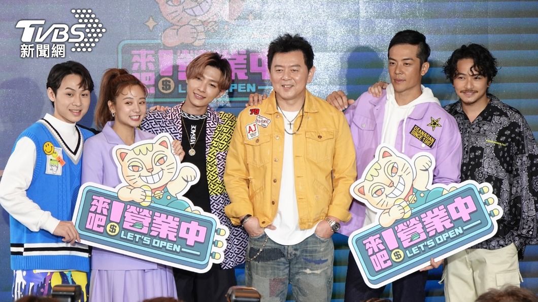 TVBS《來吧！營業中》是一檔以餐廳為主題的實境秀，由顏佑庭（左起）、吳映潔、炎亞綸、庹宗康、姚元浩與楊明威共同主持。（圖／黃城碩攝）