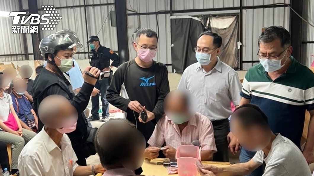 賭場隱身鐵皮屋「千歲團」中午開賭　台南警逮21人