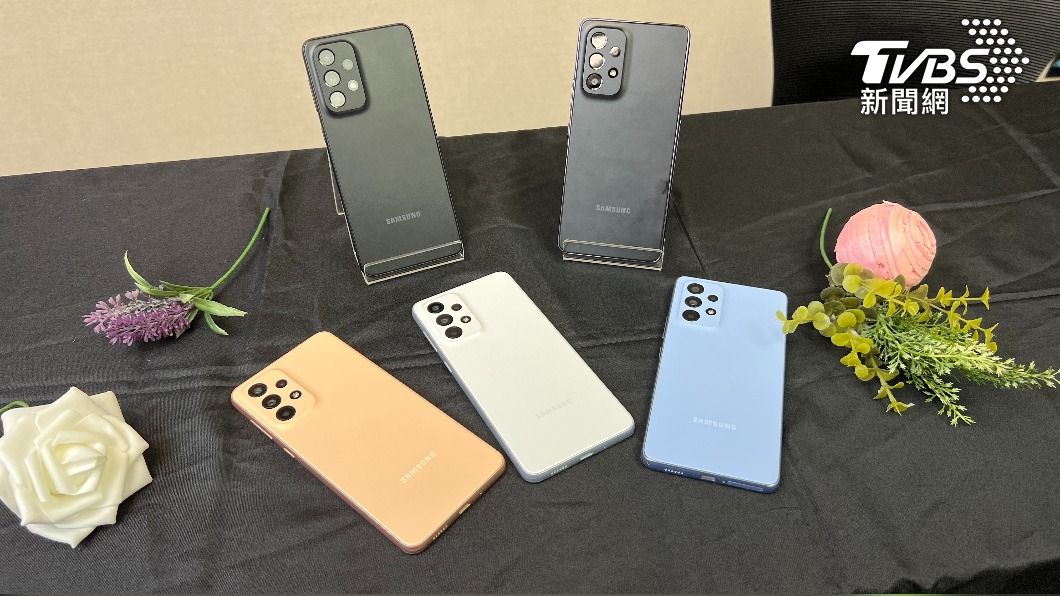 Galaxy A33、A53 5G都有4種顏色。(圖/TVBS)