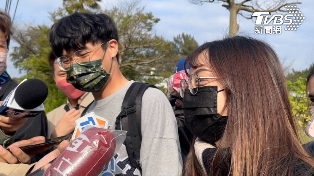 直擊/14天最硬教召解召!女友迎接笑喊:得到暫時自由