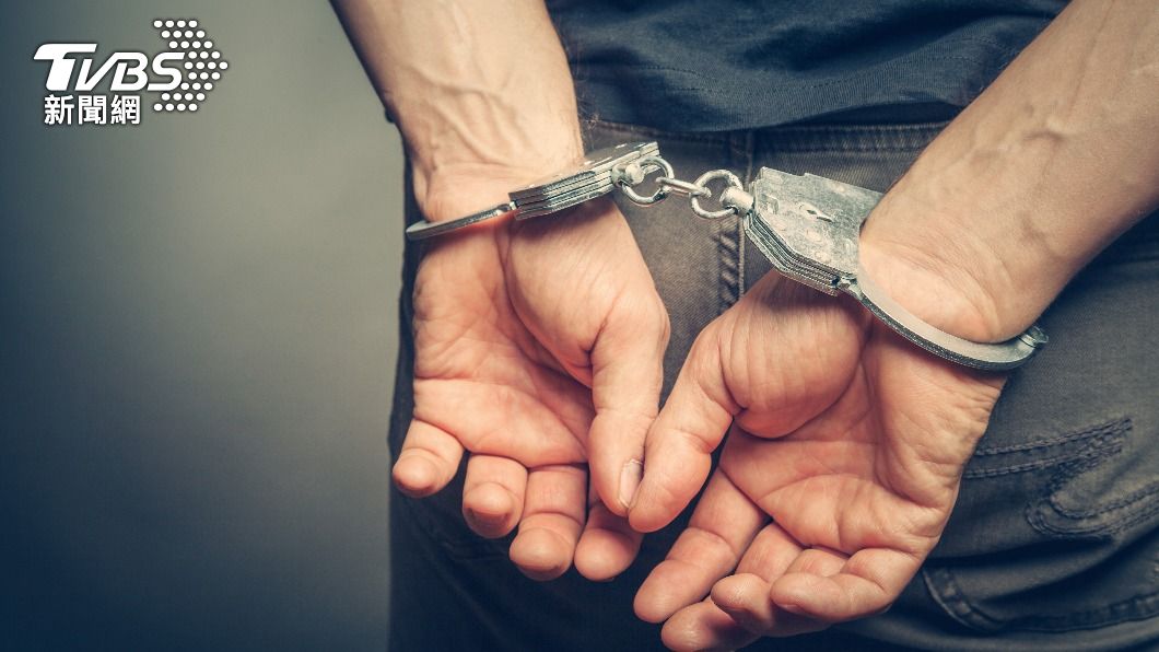 姊姊傳訊息和照片告訴女網友她男友有前科是個殺人犯。(示意圖/shutterstock達志影像)