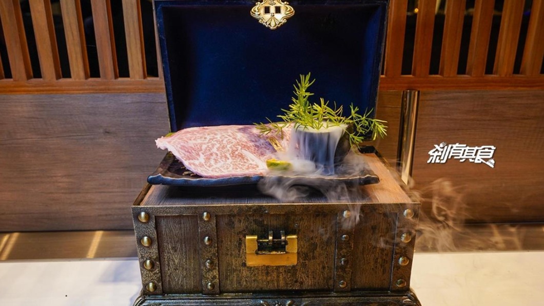 寶藏盒牛用一大盒寶藏箱運送。（圖／剎有其食提供）