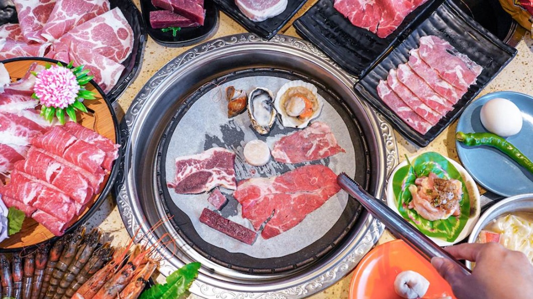 烤盤還用吸油紙減少油膩感。（圖／艾薇覓食趣提供）