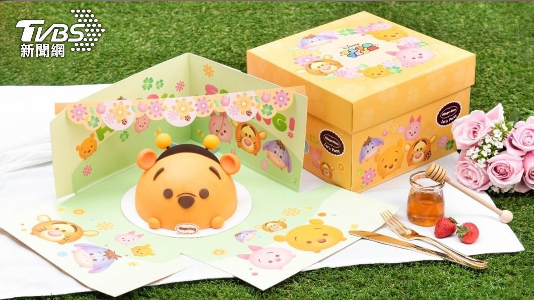 Tsum Tsum維尼,鮮黃色糖衣下是清爽的哈蜜瓜與草莓口味冰淇淋。(圖/Häagen-Dazs提供)