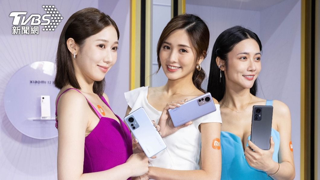 Xiaomi 12 Pro提供紫色、藍色、灰色3款配色