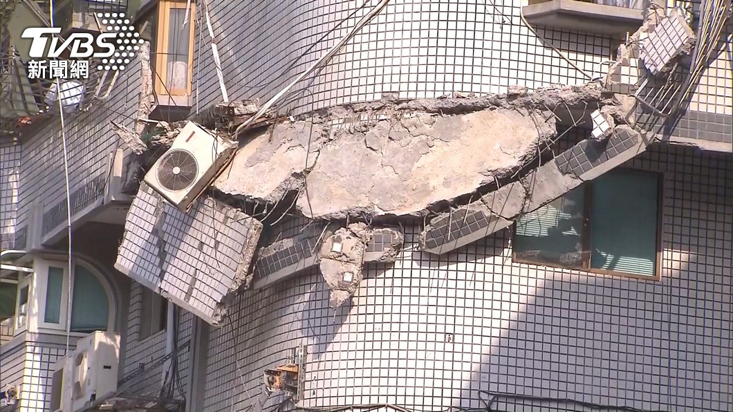 再興社區頂樓女兒牆崩落案 北市拆除違建棚架